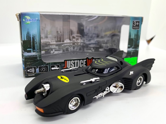 Siêu xe Batman phiên bản Lego trang bị cả súng và hiệu ứng phun lửa